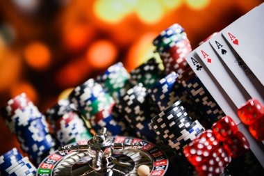 Split view: 1poker app on left phone screen, browser on right phone screen, both showing roulette table