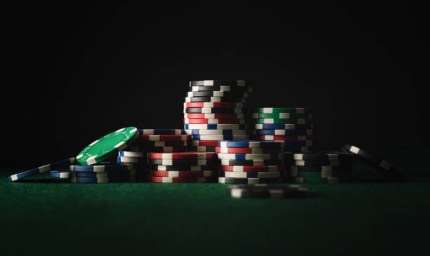 Grand Slam leaderboard interface on 1poker mobile app showing player rankings, spin history, and live-dealer table overlay